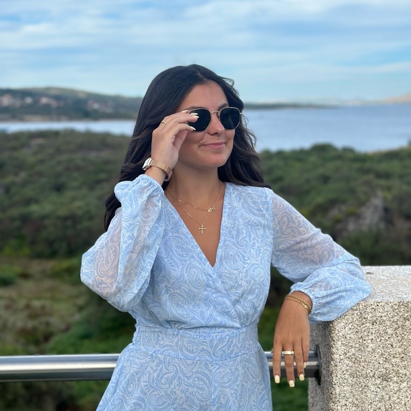 Meet your Posher, Isabella - Picture 1 of 1